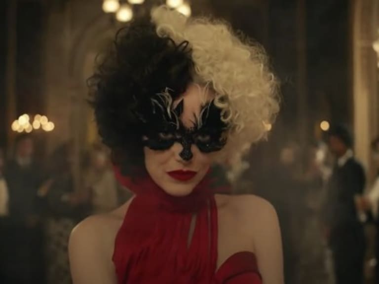 Emma Stone se luce como villana en el primer trailer oficial de Cruella