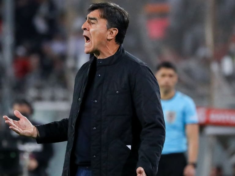 Gustavo Quinteros piensa en su continuidad en Colo Colo: "El proyecto para el siguiente año ya se tiene que empezar a hablar"