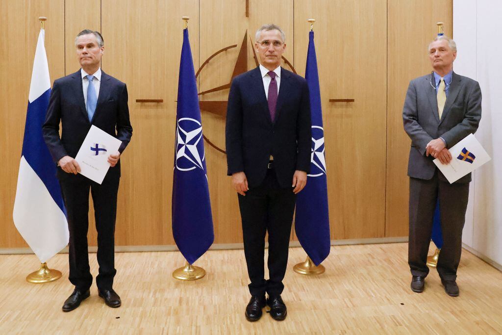 Delegaciones de Suecia y Finlandia presentan pedido de ingreso a la OTAN