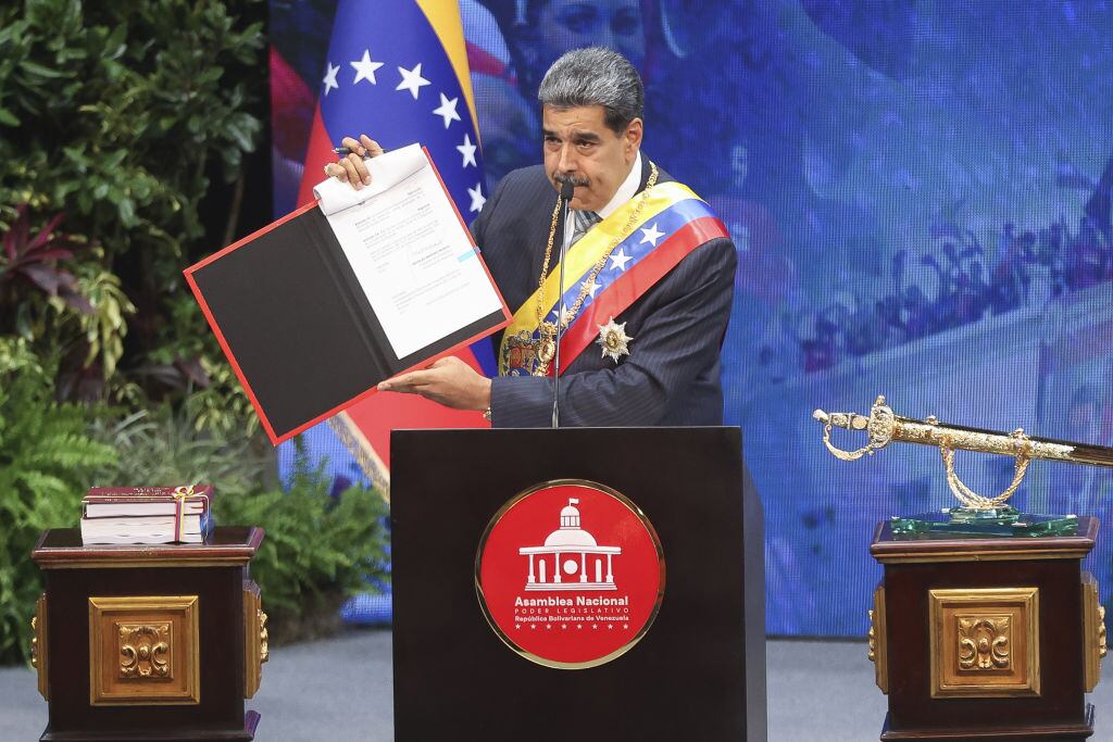 El presidente venezolano Nicolás Maduro da su discurso inicial ante la Asamblea Nacional en la ciudad de Caracas