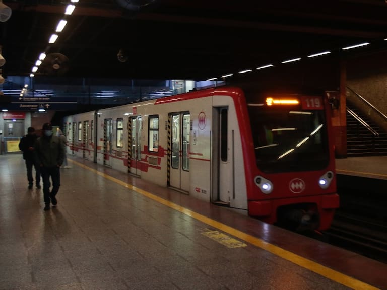 Metro de Santiago anuncia nuevo horario de apertura para los días sábados