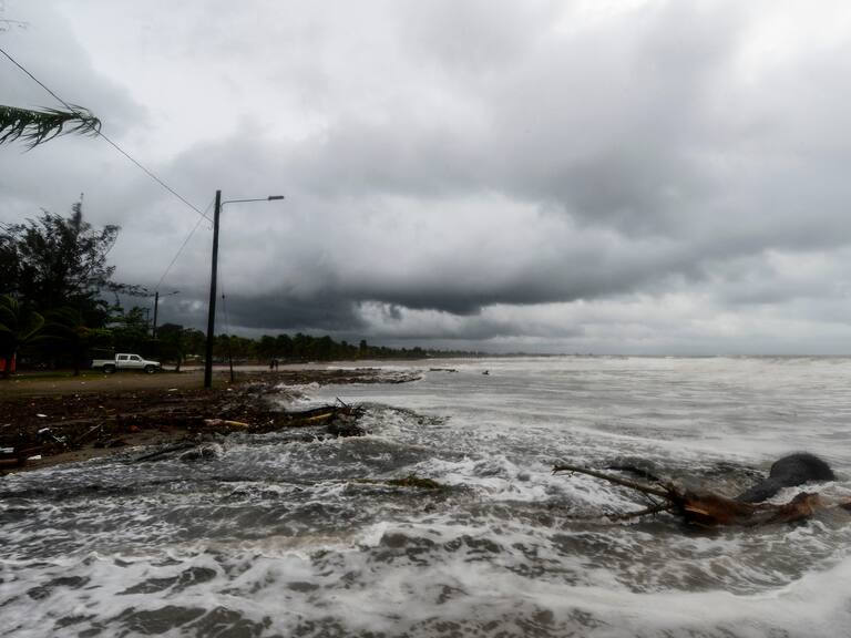 Tragedia aérea en Honduras: avión cae al mar y deja al menos 12 muertos