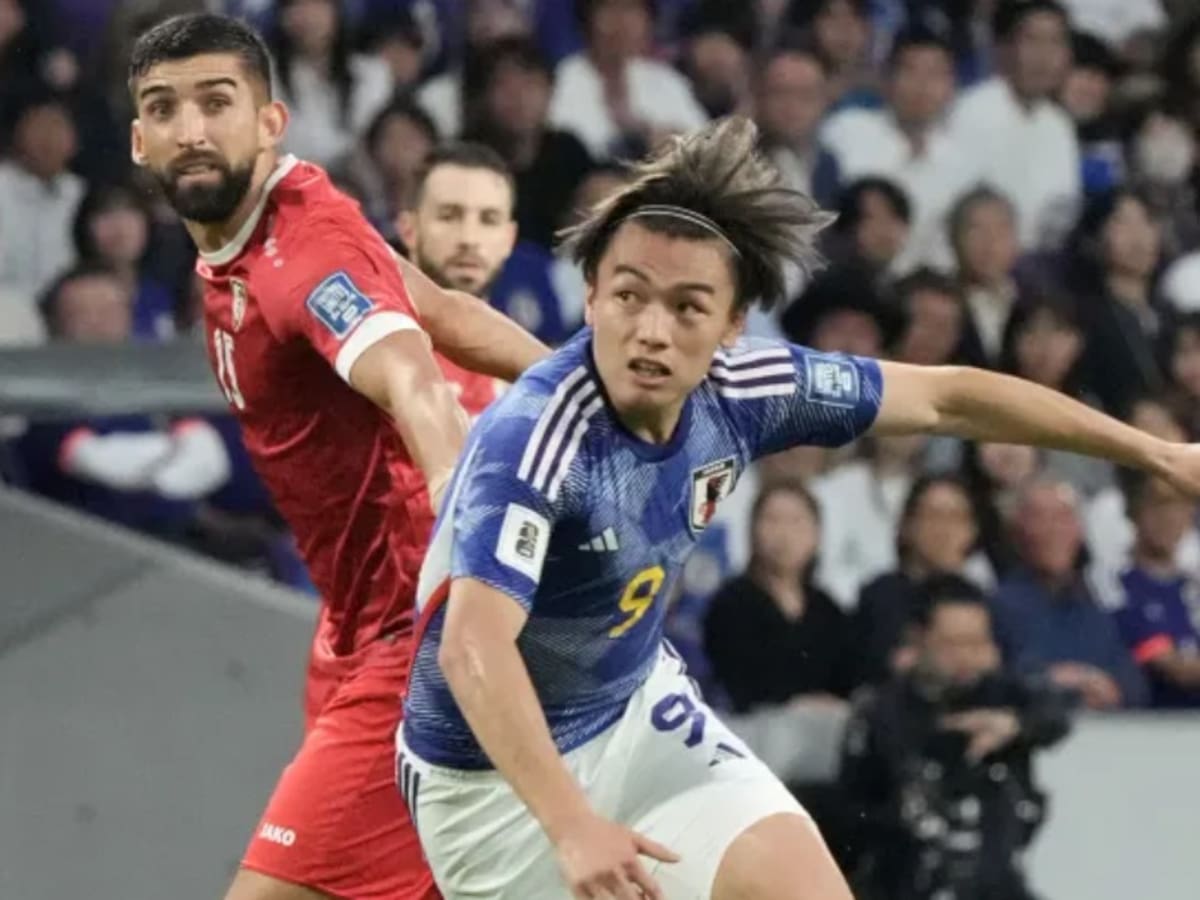 Emiliano Amor queda fuera del Mundial con Siria tras ser goleados por Japón, mientras que Palestina sigue soñando de la mano de dos chilenos