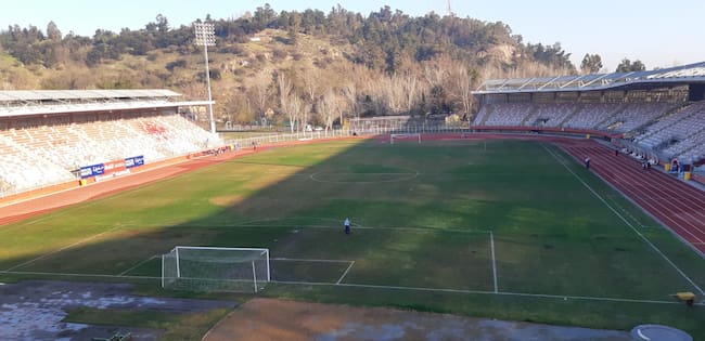 Municipalidad de Curicó se querella por el estado de la cancha en el estadio La Granja