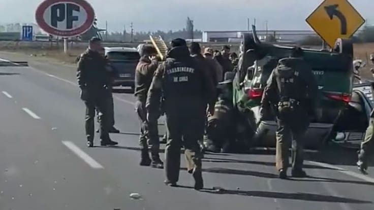 Furgón de Carabineros vuelca durante operativo por robo en San Fernando: hay cuatro detenidos