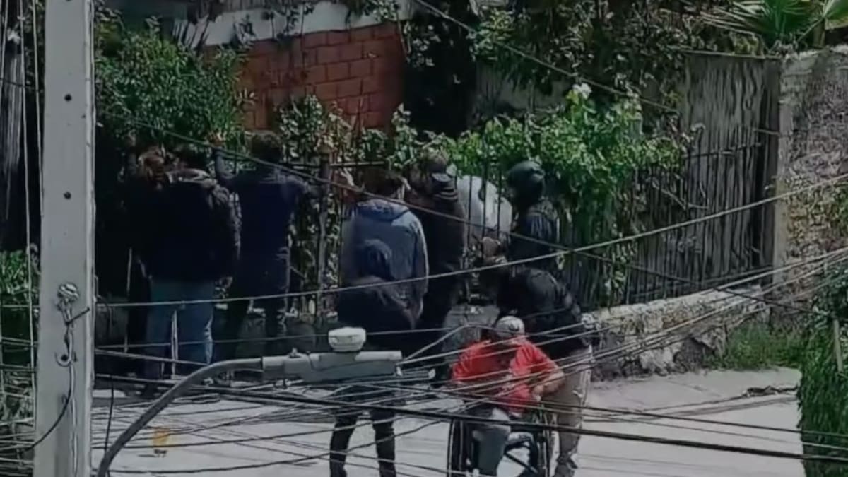 Denuncia de vecinos termina con cuatro detenidos por microtráfico en La Reina: incautaron 166 dosis de droga