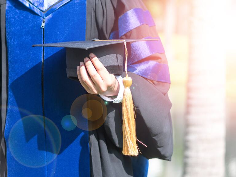 Matrículas en doctorados de Educación se disparan 2.680%, pero solo 60% de los programas está acreditado: qué mirar antes de postular