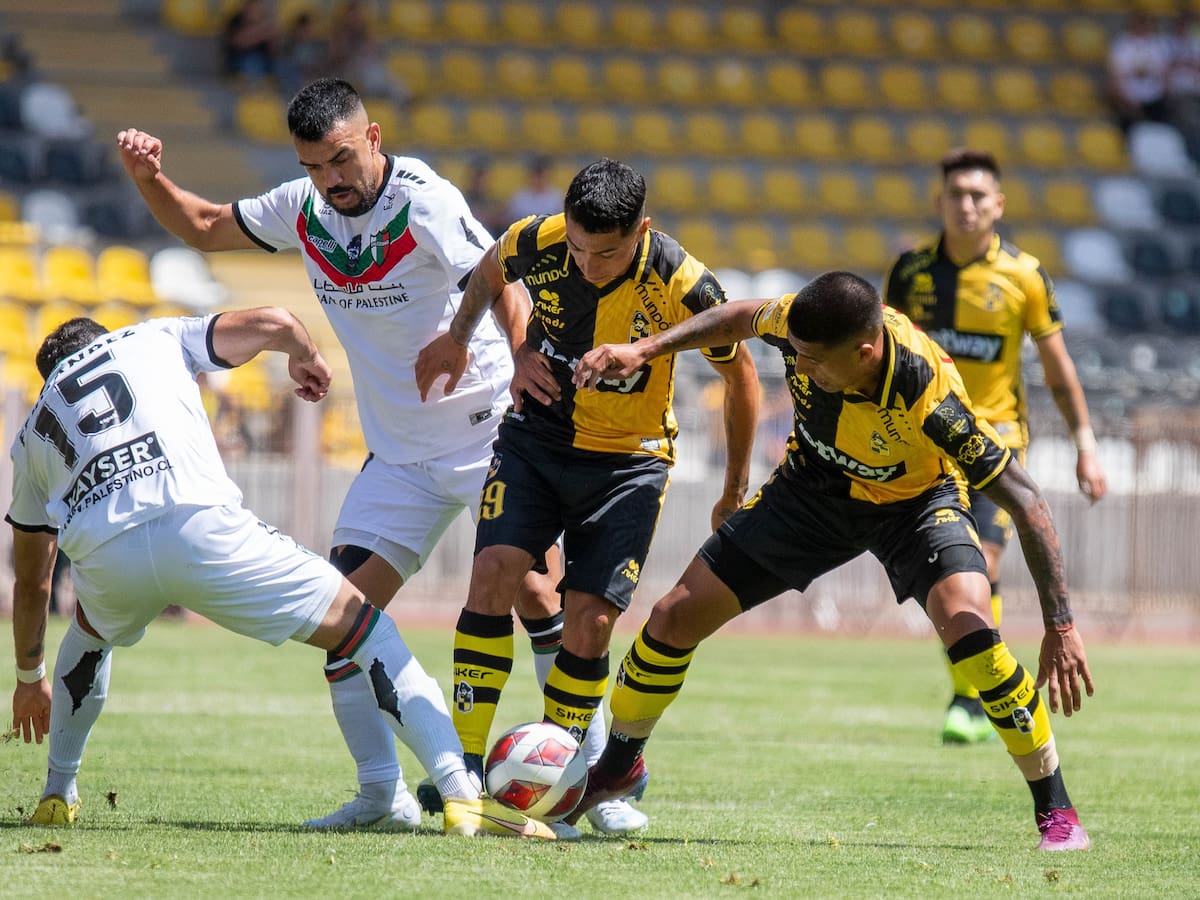 La U, la UC y Colo Colo miran de reojo: todo lo que se juega Coquimbo y Palestino en su duelo pendiente del Campeonato Nacional