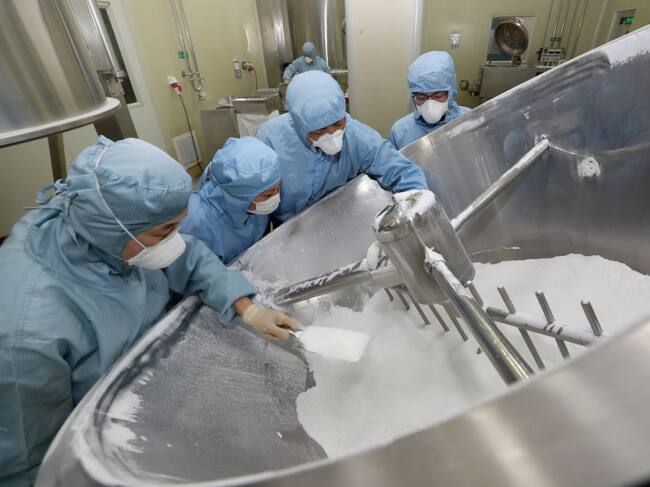 Trabajadores de una fábrica en Nantong desarrollan drogas contra la malaria