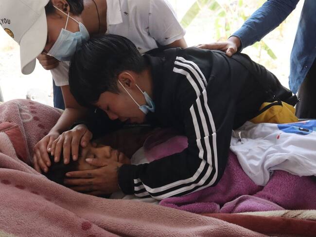 Una familia se despide una víctima de la represión militar en Myanmar