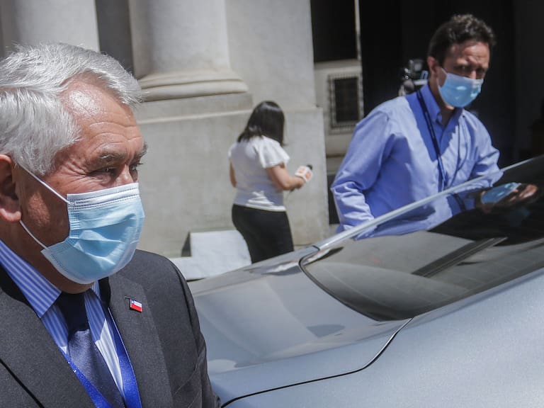 3 de noviembre del 2020/SANTIAGOEl ministro de Salud, Enrique Paris, se retira del Palacio de La Moneda, tras conocerse la renuncia del subsecretario de Redes Asistenciales.
FOTO: SEBASTIAN BELTRAN GAETE/AGENCIAUNO