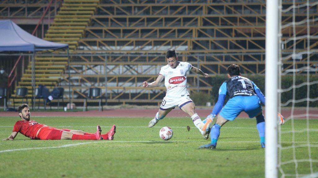 24 de JULIO del 2021/SANTIAGO Cristián Zavala(c) convierte el primer descuento para Deportes Melipilla, durante el partido valido por la Duodecima fecha del Campeonato Nacional AFP PlanVital 2021, entre Deportes Melipilla vs Unión La Calera, disputado en el Estadio Municipal de La Pintana.
FOTO: JORGE DIAZ/AGENCIA UNO