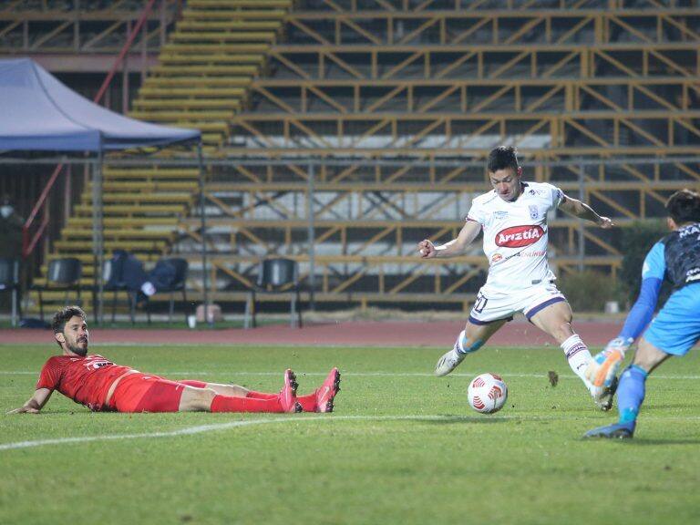 24 de JULIO del 2021/SANTIAGO Cristián Zavala(c) convierte el primer descuento para Deportes Melipilla, durante el partido valido por la Duodecima fecha del Campeonato Nacional AFP PlanVital 2021, entre Deportes Melipilla vs Unión La Calera, disputado en el Estadio Municipal de La Pintana.
FOTO: JORGE DIAZ/AGENCIA UNO