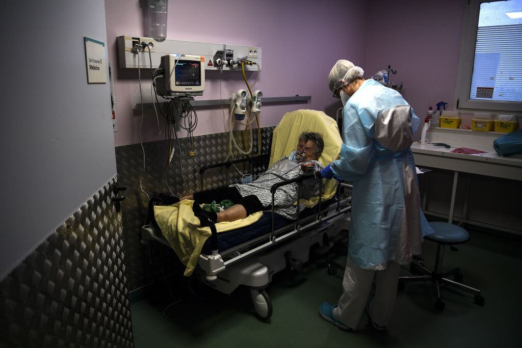 Una paciente del Covid-19 es atendida en el Hospital Andre Gregoire