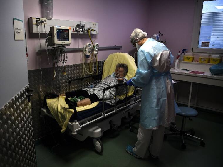 Una paciente del Covid-19 es atendida en el Hospital Andre Gregoire