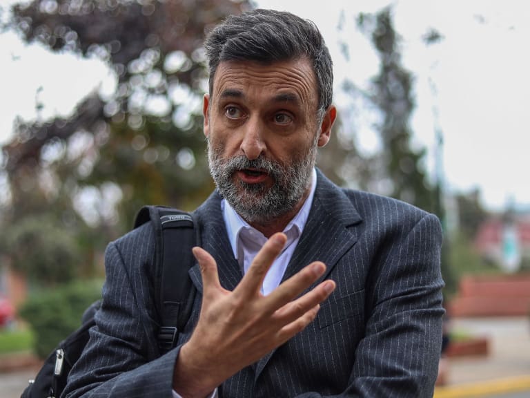 «Esto es fascismo puro y duro»: Cristián Warnken pide a las fuerzas de izquierda que condenen funa de ciclistas en su casa