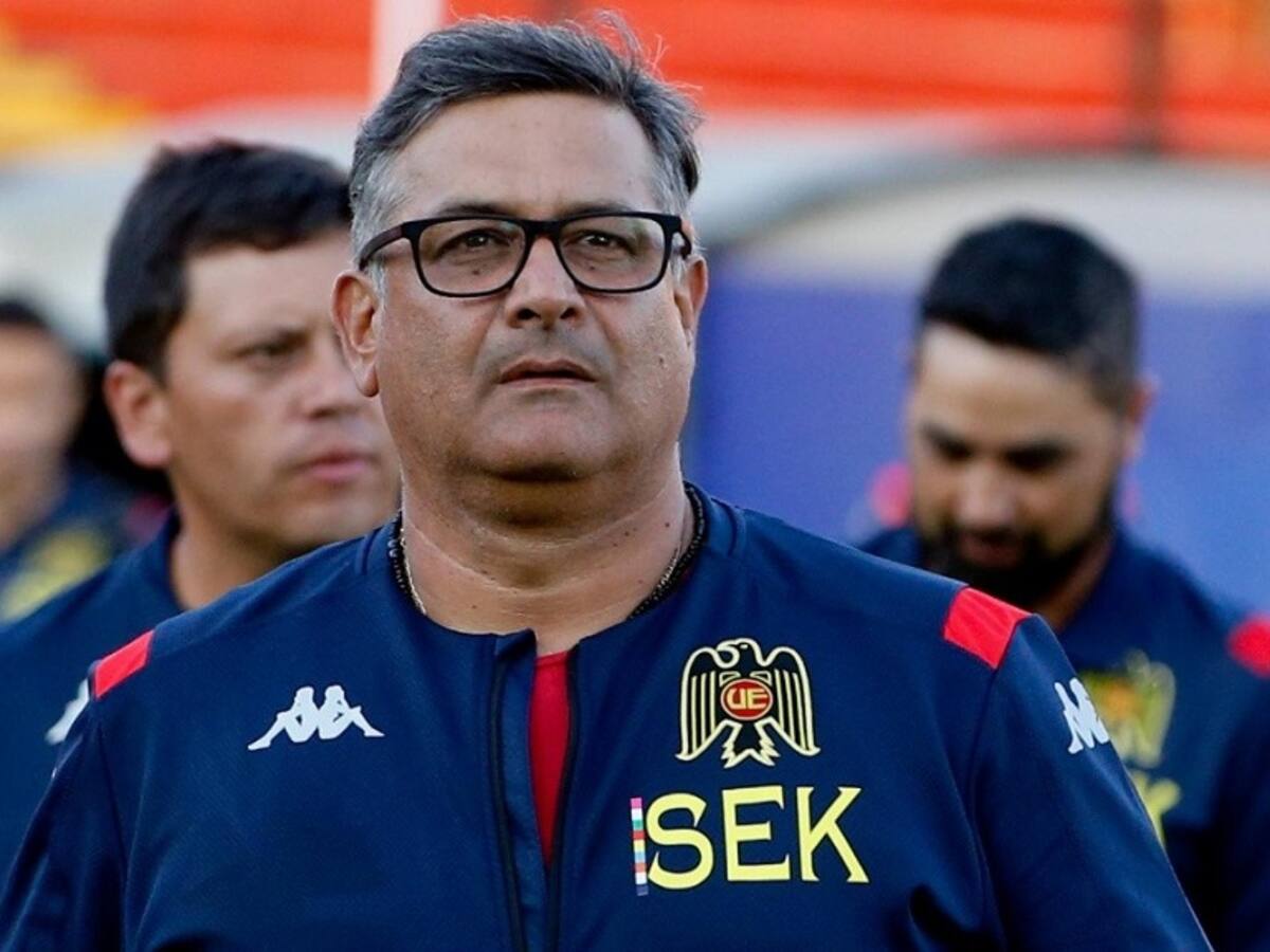 Hinchas se desatan contra Unión Española por despido de Ronald Fuentes