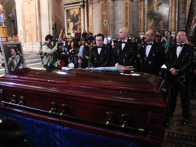 28 DE MARZO DE 2025 / SANTIAGO
Último adiós a Tommy Rey, icónico vocalista de La Sonora de Tommy Rey, en una emotiva ceremonia en la Catedral de Santiago donde familiares, amigos y seguidores despidieron al querido artista y leyenda de la cumbia chilena.
FOTO: VICTOR HUENANTE / AGENCIAUNO