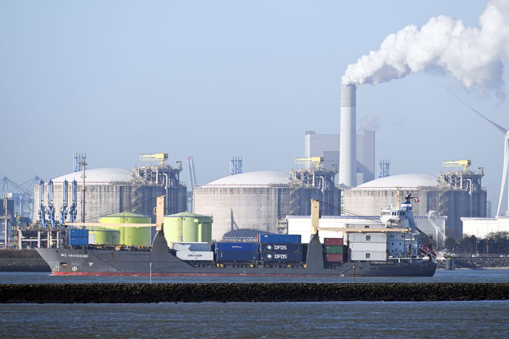 Terminal de importación de gas natural licuado en el puerto de Róterdam