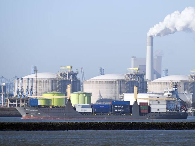Terminal de importación de gas natural licuado en el puerto de Róterdam