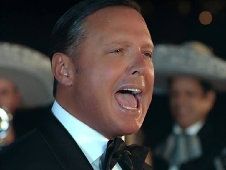 Luis Miguel regresó con rejuvenecido look en nuevo videoclip