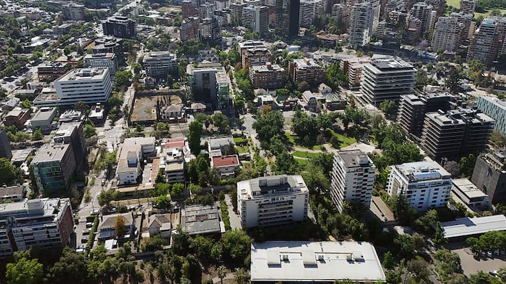 El “milagro” de las vacaciones de invierno: Revelan que el ruido en Santiago cayó casi a la mitad en horario punta