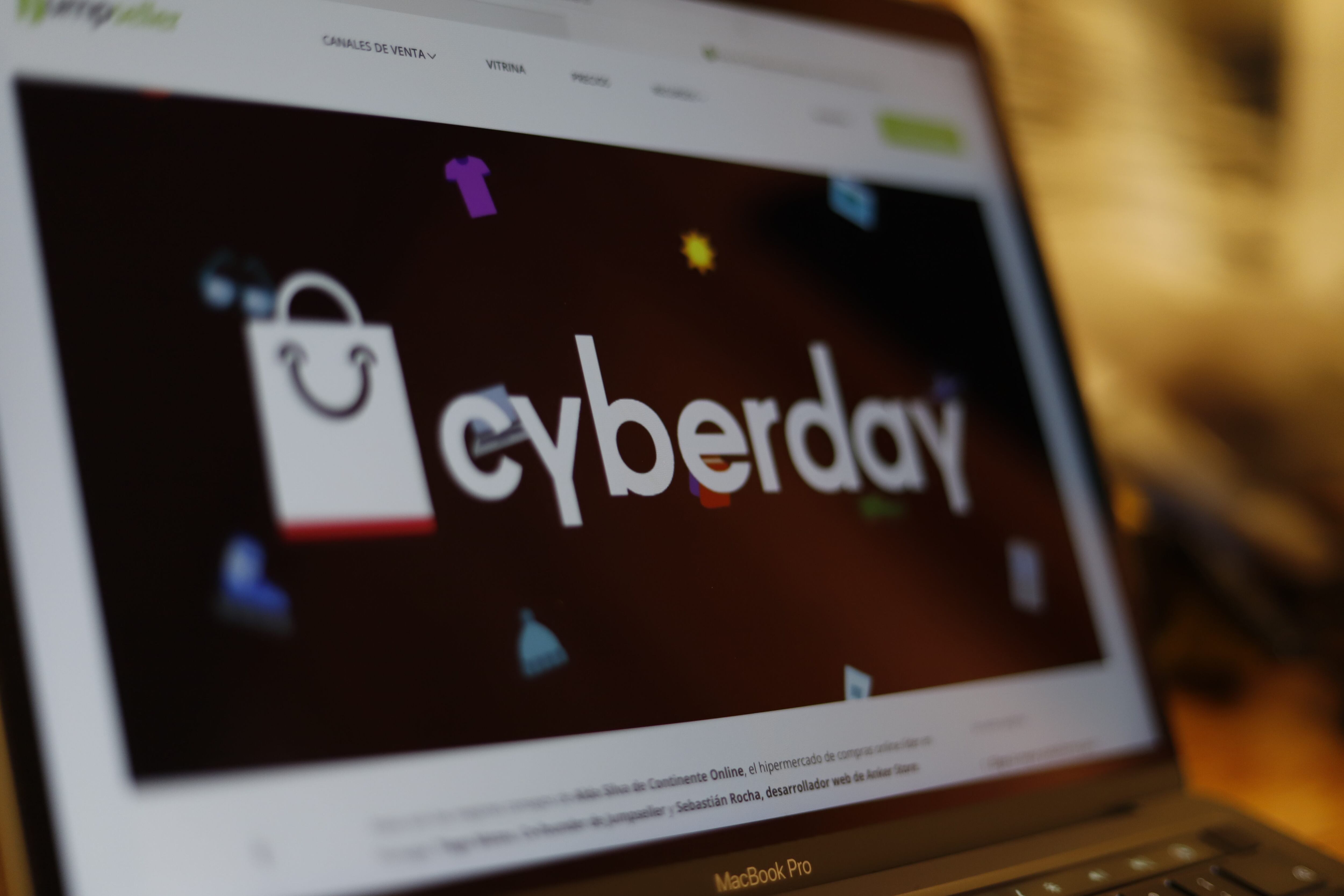 29 de mayo 2023 / SANTIAGO
Este lunes se da inicio a una nueva versión del Cyber Day 2023, evento comercial que ofrece descuentos y ofertas en numerosas casas comerciales.
FRANCISCO PAREDES / AGENCIA UNO
