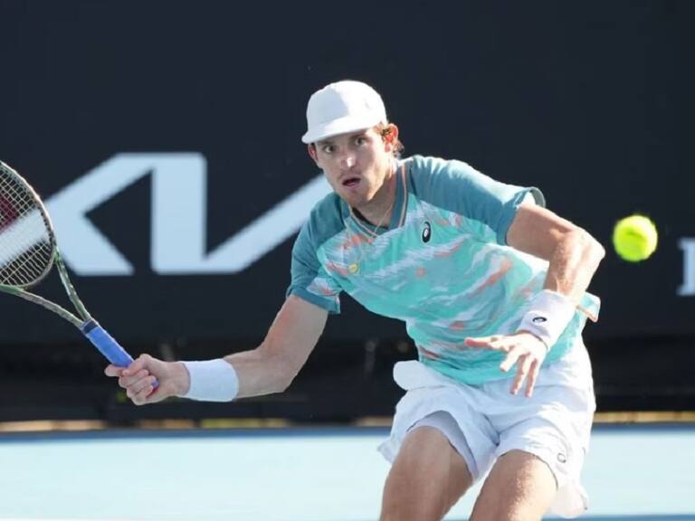 Nicolás Jarry debutará la noche de este lunes ante Kecmanovic en el Abierto de Australia