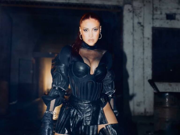 Se tiño el pelo a lo Karol G: Karen Paola reelanza su exitosa canción «Dime» tras casi 20 años