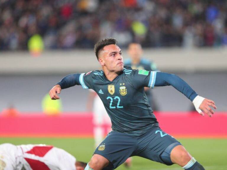 Argentina quedó mucho más cerca de Qatar 2022 tras sufrida victoria sobre Perú en Buenos Aires