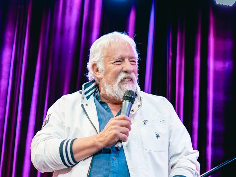 Es furor en España: Iván Arenas se reunió con youtubers que reaccionan a sus chistes más atrevidos