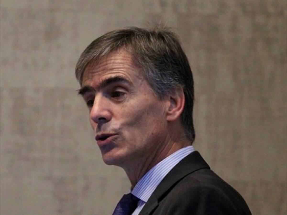 Ministro de Economía recomendó invertir fuera de Chile para que entren nuevos actores al mercado