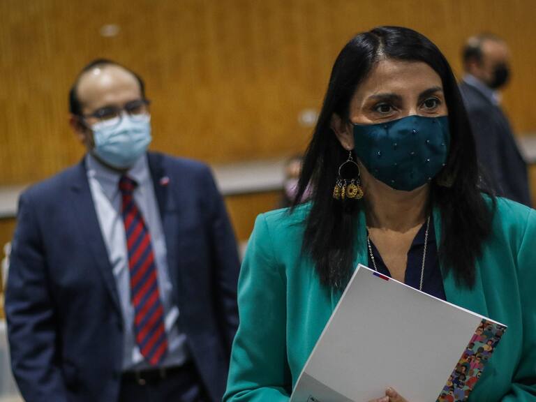 14 de mayo del 2021/SANTIAGOLa ministra de Desarrollo Social y Familia, Karla Rubilar, junto a la subsecretaria de Servicios Sociales, Andrea Balladares y el director de Conadi, Ignacio Malig, realizan llamado a votantes que se encuentran habilitados para elegir a quienes ocuparán los escaños reservados que tendrán los pueblos indígenas en esta histórica elección del 15 y 16 de mayo.
FOTO: SEBASTIAN BELTRAN GAETE/AGENCIAUNO