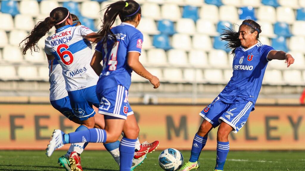 Las dudas por la profesionalización del fútbol femenino en Chile: "La mayoría de los clubes pagará el sueldo mínimo"