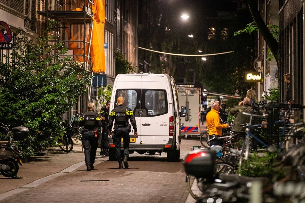 Policía realiza peritajes por tiroteo contra un periodista en Ámsterdam