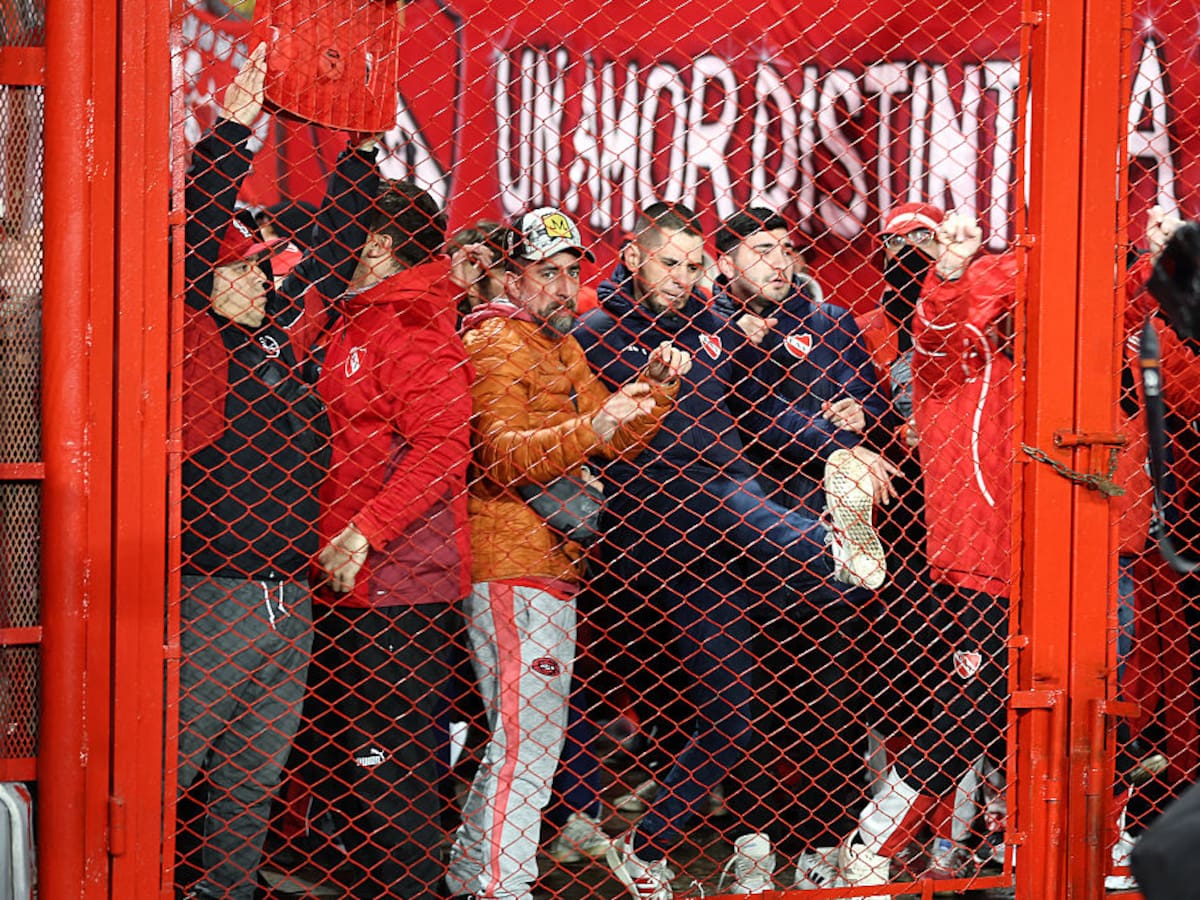 El “botín de guerra” que colgaron los hinchas de Independiente y que pertenecía a seguidores de la U