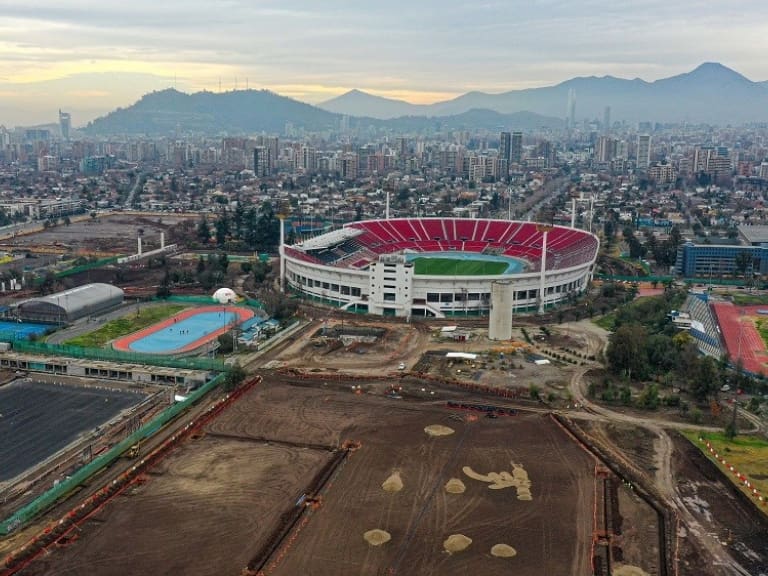 Contraloría denuncia al IND por no cobrar millonaria multa ante retrasos en obras del Parque Deportivo Estadio Nacional