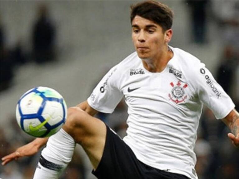 Ángelo Araos debutó en el Ponte Preta y casi anotó un golazo en Brasil