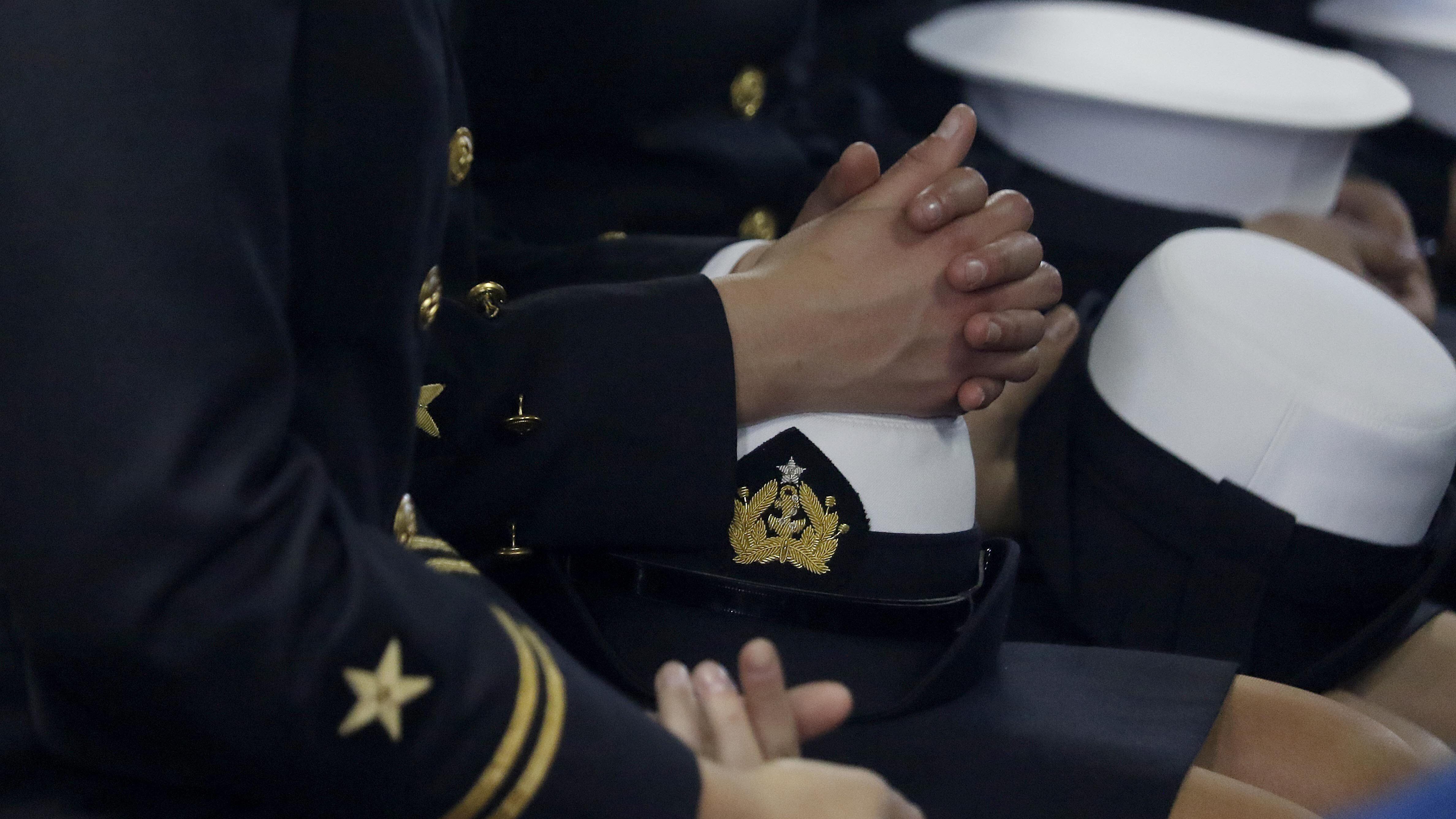 28 DE MAYO DE 2019/VALPARAÍSO El ministro de Defensa, Alberto Espina, y la ministra de la Mujer, Isabel Pla, se reune con un grupo de mujeres de la Armada de Chile en el Buque Escuela Esmeralda, para tratar los beneficios y alcances de la Ley de Fuero Maternal para las Fuerzas Armadas.
FOTO: LEONARDO RUBILAR CHANDIA/AGENCIAUNO