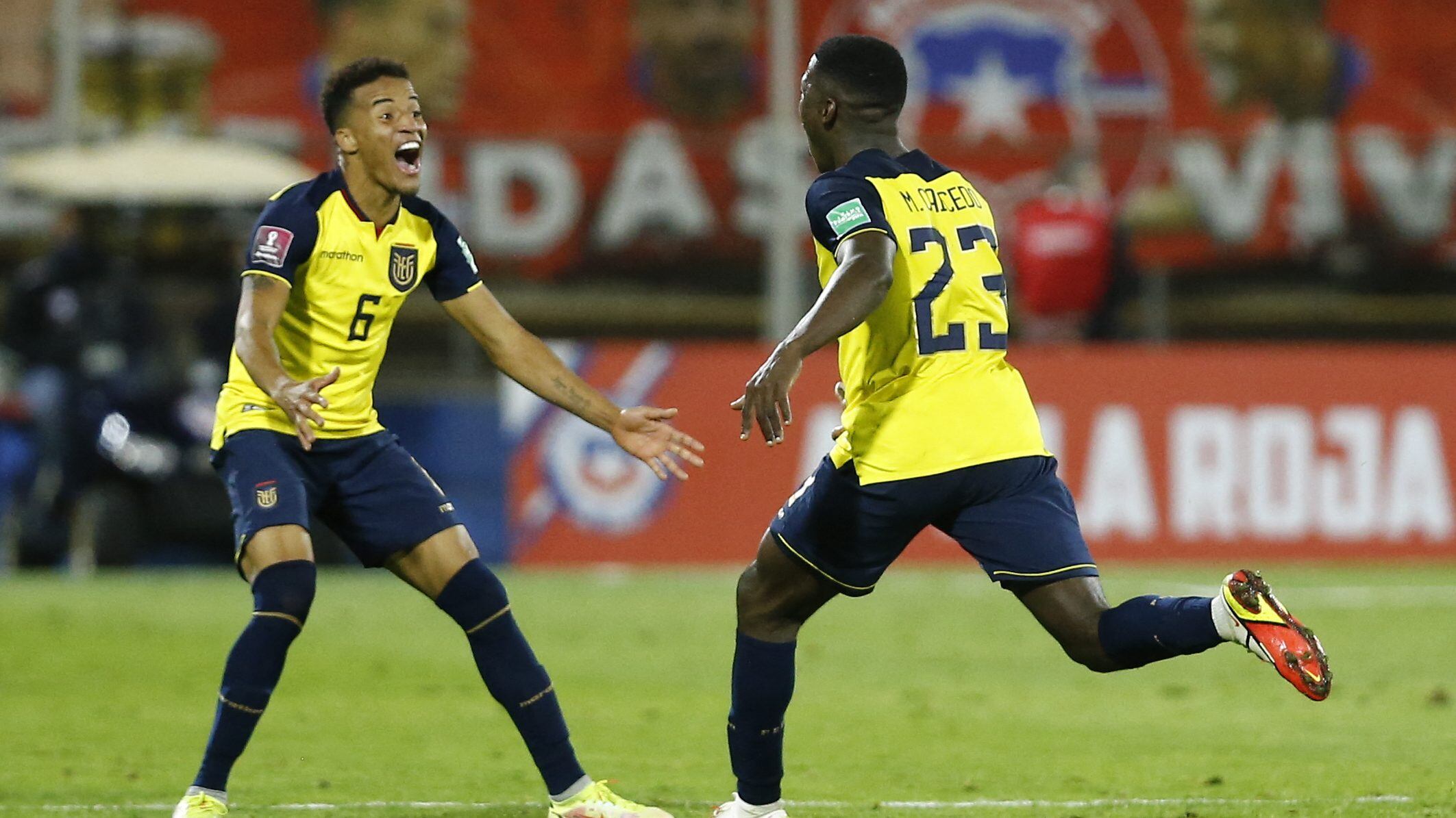 Byron Castillo celebra el fallo de la FIFA en redes sociales