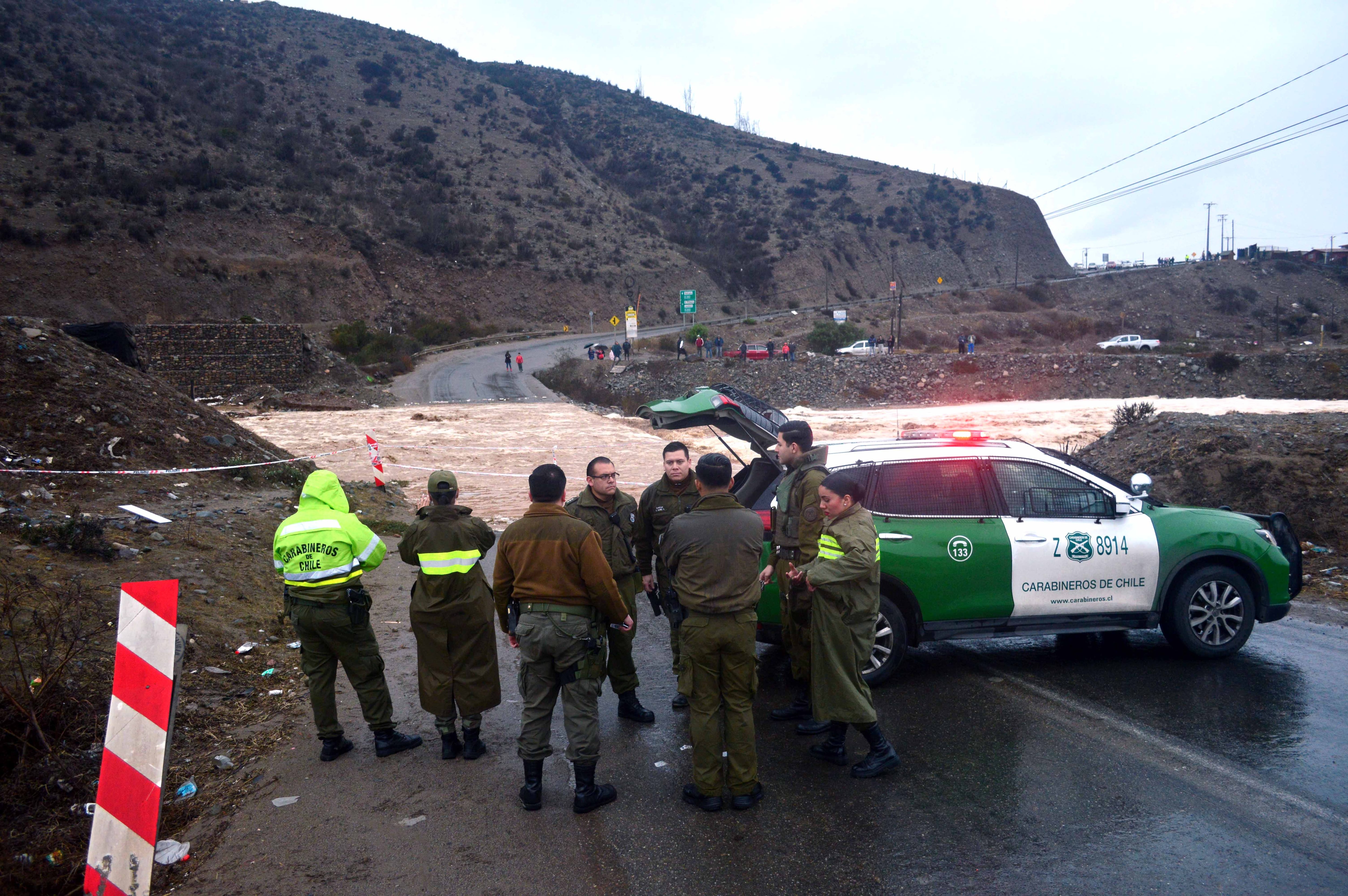 Cadem: Carabineros lidera aprobación por manejo del sistema frontal y mayoría cree que Chile no está preparado