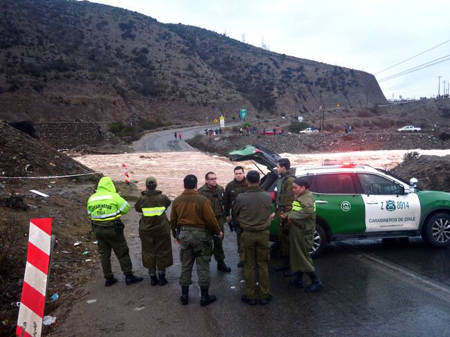 18 de julio de 2026 / LA SERENA
La quebrada de Islón se activó producto de las intensas precipitaciones asociadas al sistema frontal que afecta a la zona, por lo que autoridades llaman a extremar las precauciones y evitar transitar por sectores de riesgo.
FOTO: IGNACIO RAMIREZ / AGENCIAUNO