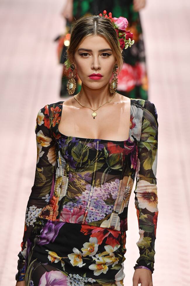 Michelle Salas moodelando para Dolce & Gabbana en la Milan Fashion Week de 2019, Getty Images.