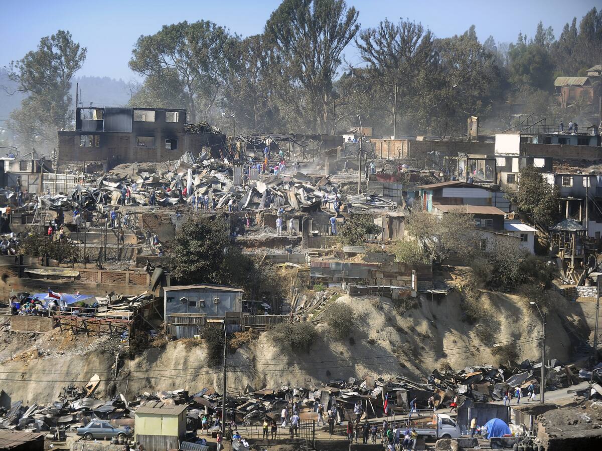 Fiscalía actualiza a 138 los fallecidos por el megaincendio en Valparaíso y revela confesiones de implicados