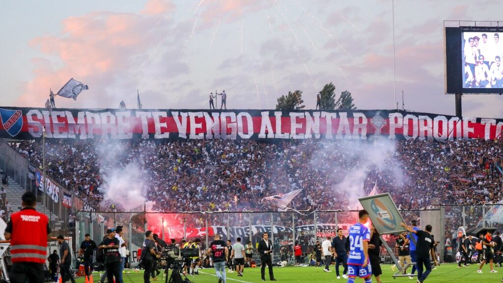Cristian Garay consigna lanzamiento de fuegos artificiales, piedras y una cortapluma durante el Superclásico