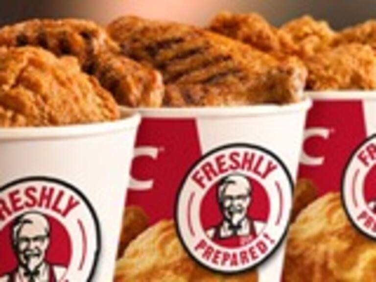 Hombre murió en competencia para ver quién comía más alitas de pollo en 5 minutos