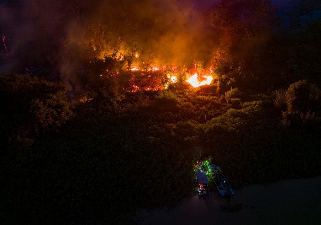 Vista aérea de un incendio forestal que consume a el Pantanal en Brasil. Imagen de archivo.