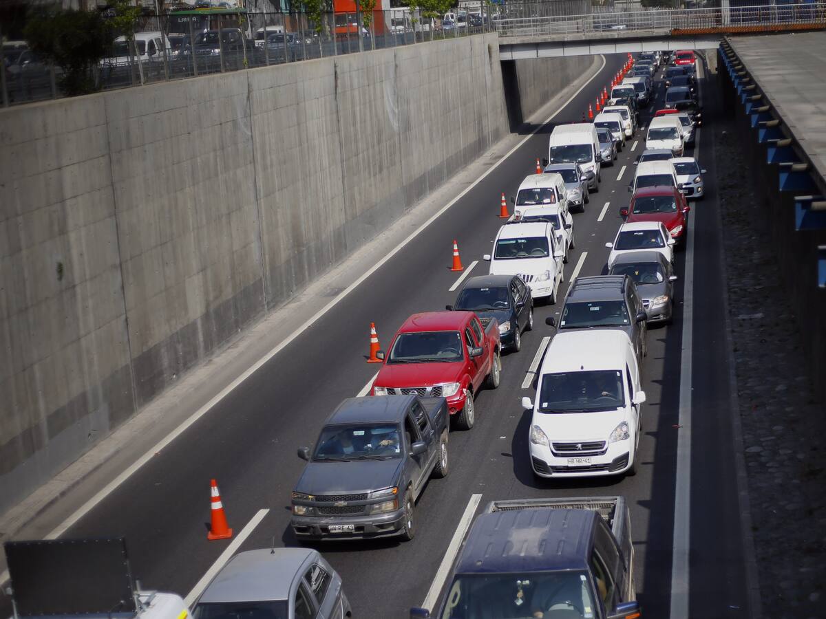 Accidente de tránsito provoca cortes de ruta en Autopista Central