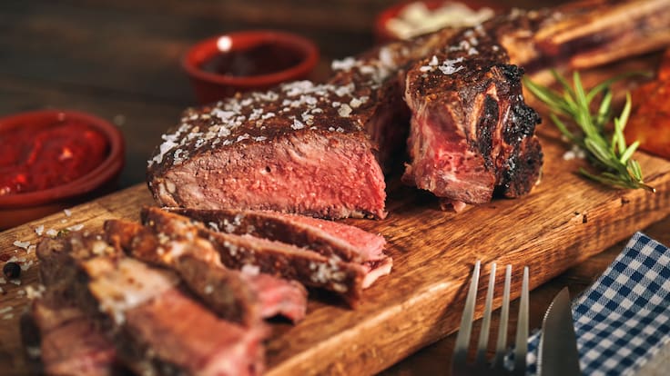 Tiernos y jugosos: estos son los mejores cortes de carne para un asado perfecto en el Día del Padre 2025