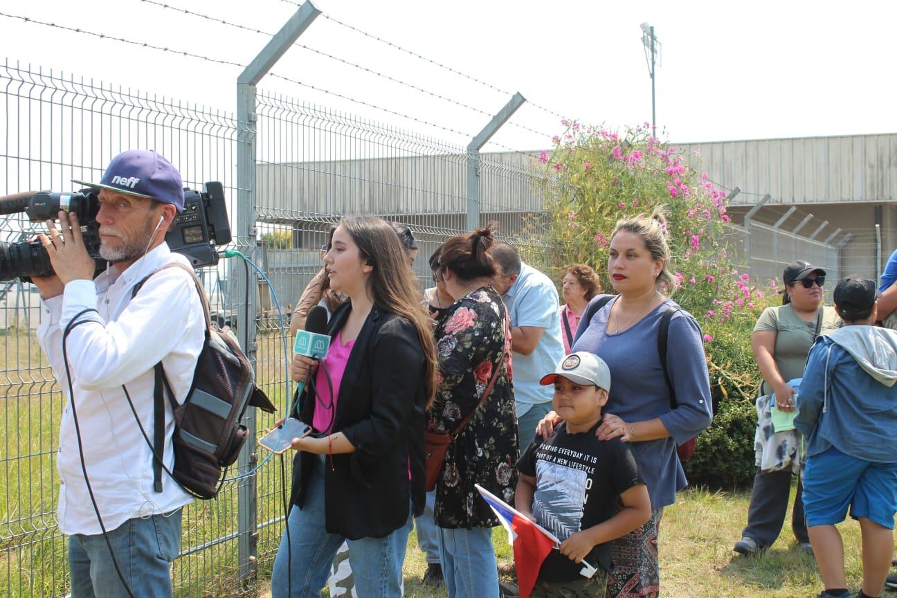 Imágenes de las afueras del Aeropuerto Carriel Sur, Talcahuano. / ADN.cl